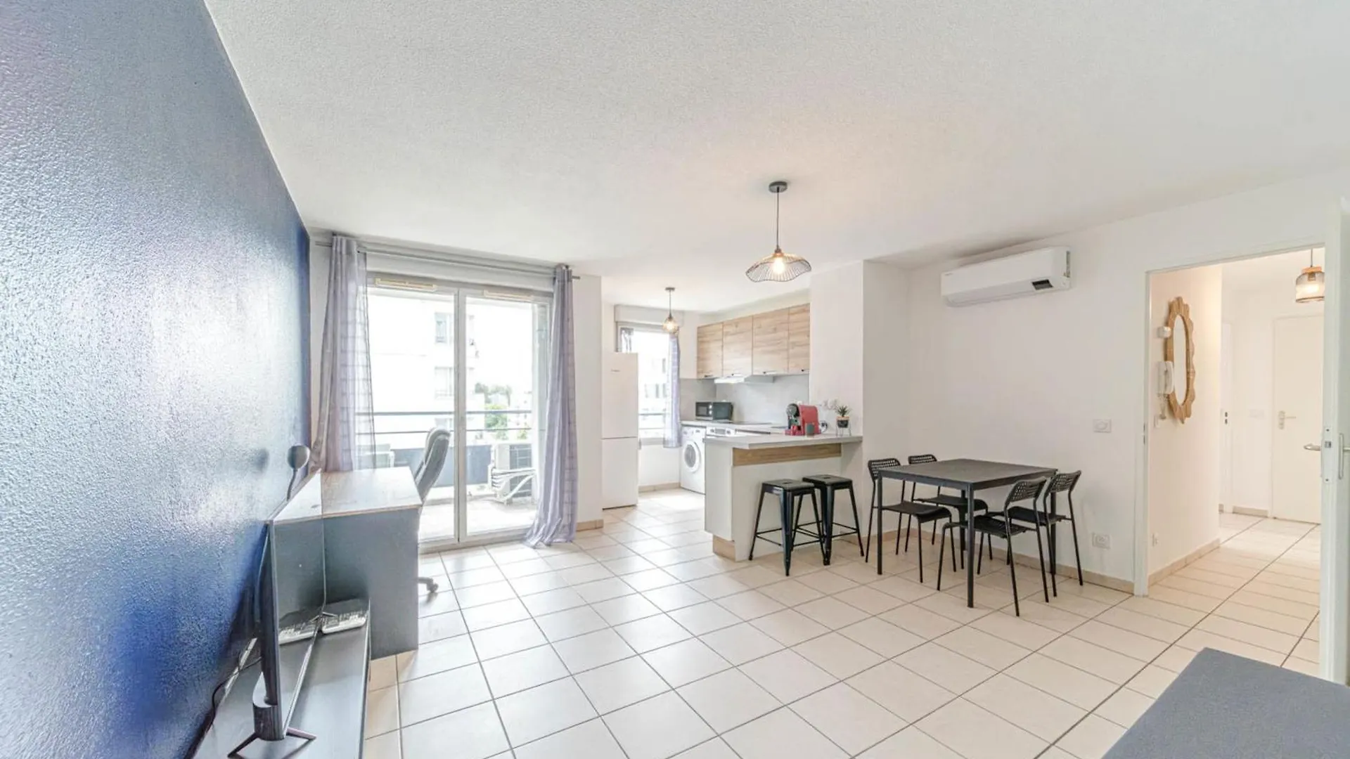 Large Bright Apartment With Balcony Villeurbanne Francia