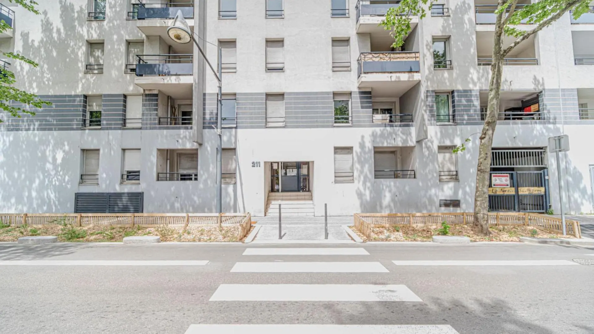 Large Bright Apartment With Balcony Villeurbanne