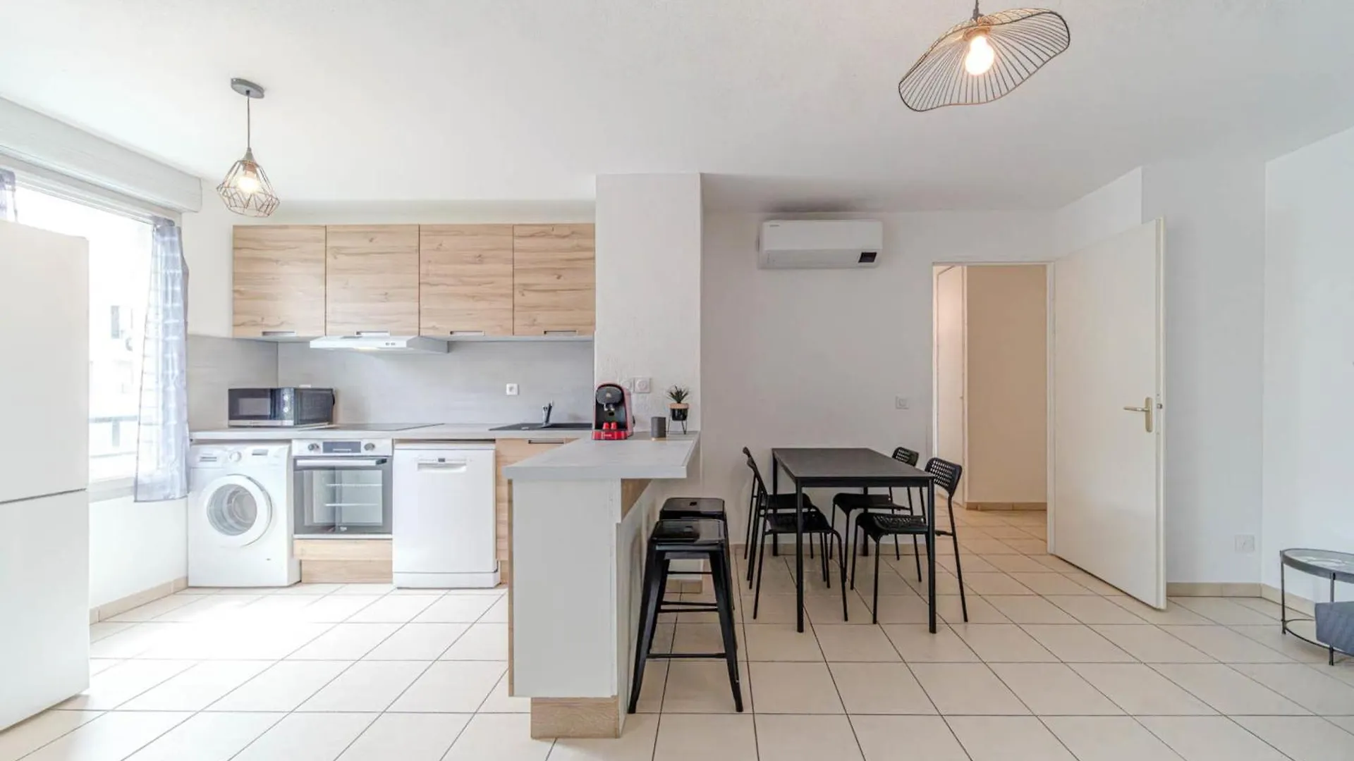 Large Bright Apartment With Balcony Villeurbanne 0*,  Francia