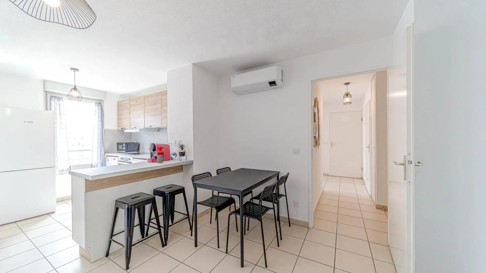 Large Bright Apartment With Balcony Villeurbanne
